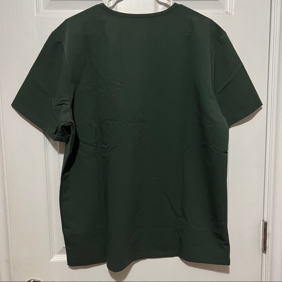 Figs Men’s Leon scrub top in Dark Moss - Picture 5 of 7